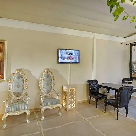 Elegance East 4*