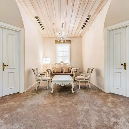 Elegance East 4*