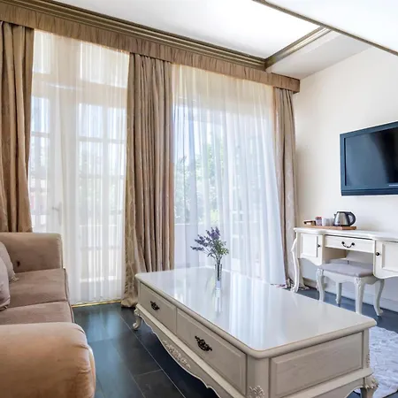 Elegance East Otel