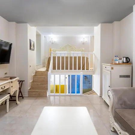 Otel Elegance East 4*
