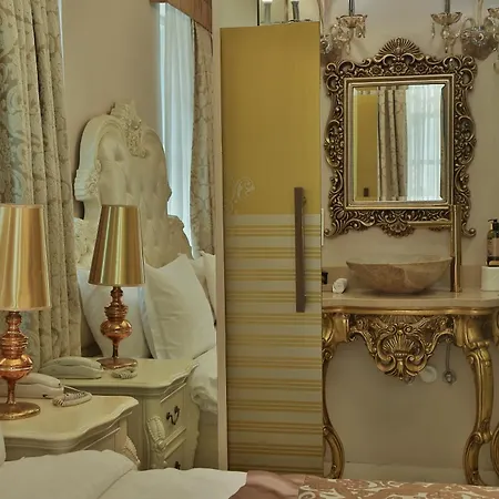 Otel Elegance East 4*