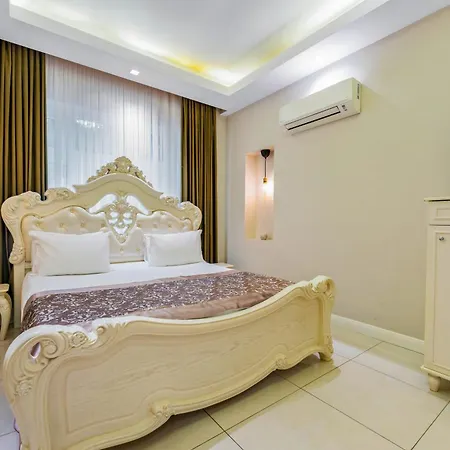 Otel Elegance East 4*