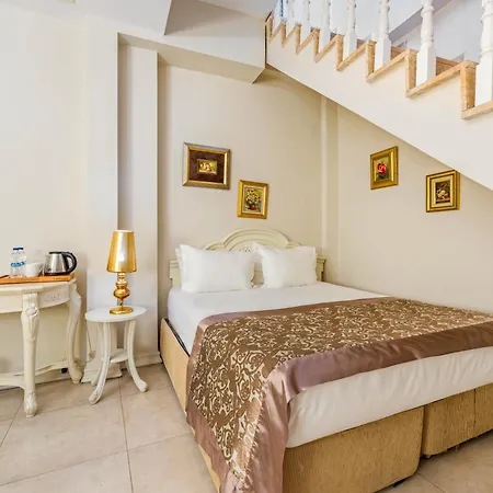 Elegance East Otel 4*