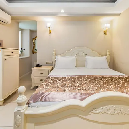 Elegance East 4*