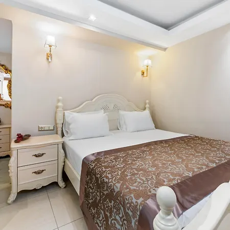 Elegance East Otel 4*